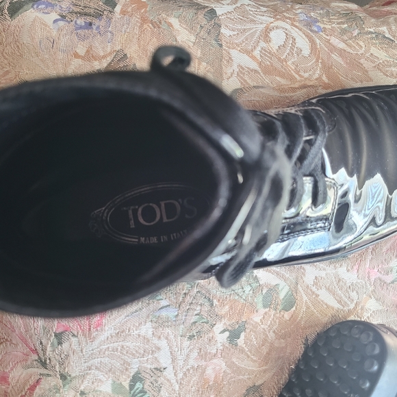 Tod's Patent Leather Lace Up Boot - Picture 4 of 5